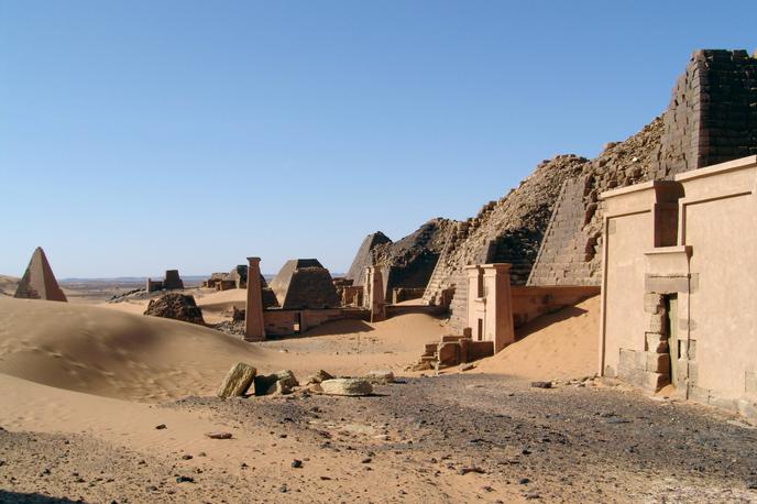Sudan | Leta 2017 je Sudan postal "ruska vrata v Afriko". V državi so tudi plačanci skupine Wagner, ki med drugim varujejo rudnike zlate. Izkopano zlato potem preko Sirije prevažajo v Rusijo. | Foto Guliverimage