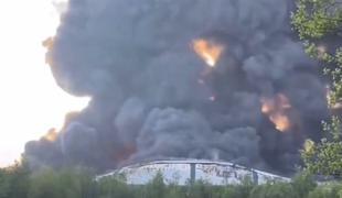 V Angliji izbruhnil ogromen požar #video