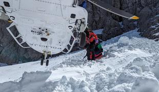 Tragična nesreča v slovenskih gorah: 30-letnik umrl pod snegom