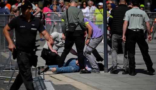 71-letni napadalec na slovaškega premierja bo stopil pred sodnika #foto