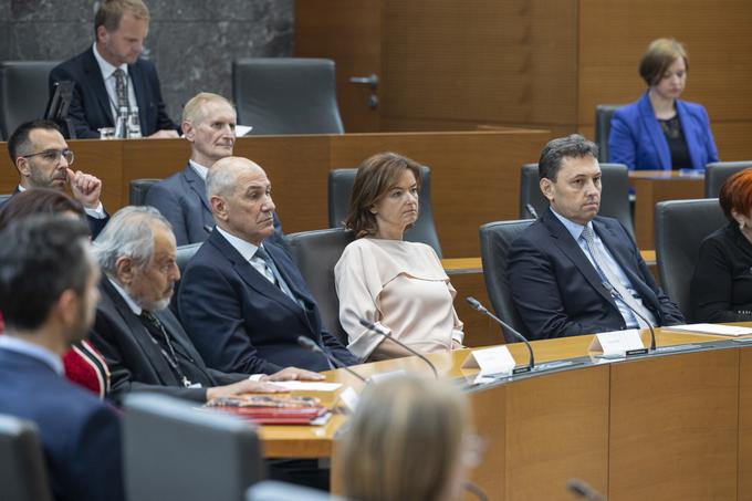 Predsednik SDS Janez Janša pa je v svojem govoru med drugim opozoril, da bo prihodnjih pet let za Evropsko unijo verjetno čas, poln izzivov, ki da bodo podobni tistim iz časov ustanavljanja povezave. | Foto: Bor Slana/STA