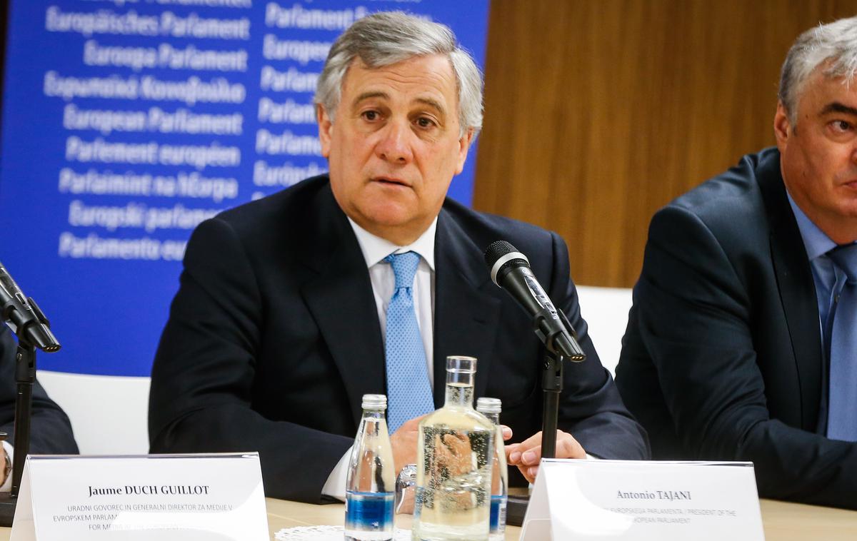 Antonio Tajani | "Zagotoviti moramo varnost državljanov tako Italije kot Evrope, saj obstaja možnost, da bi skupaj z begunci k nam prišli tudi teroristi," je dejal Tajani. | Foto STA