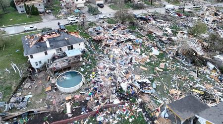 V divjanju tornadov umrlo pet ljudi #video