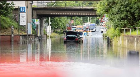 Obilno deževje na zahodu Evrope povzročilo poplave in zemeljske plazove
