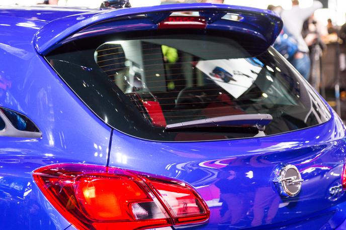Opel | Truplo 19-letnice je bilo v prtljažniku modre opel corse. Fotografija je simbolična. | Foto Guliverimage