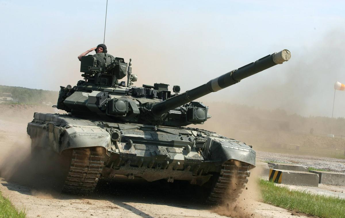 Ruski tank T-90 | Rusi naj bi imeli vse več težav s pomanjkanjem goriva za tanke. | Foto Guliverimage