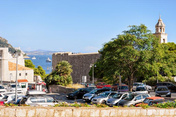 Parkirišče Dubrovnik | Cene parkirišč v Dubrovniku so se podražile že drugič v dveh mesecih.  | Foto Guliverimage