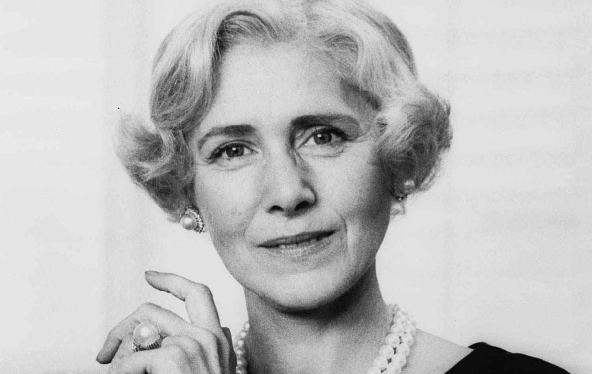 Clare Boothe Luce leta 1963 | Clare Boothe Luce (1903–1987) je bila v mladosti naklonjena politični levici, pozneje pa je postala goreča protikomunistka. Pomembna je tudi za slovensko zgodovino, saj je bila ameriška veleposlanica v Italiji ravno v času tržaške krize 1953–1954 in razdelitve Svobodnega tržaškega ozemlja (STO) z Londonskim sporazumom iz leta 1954. | Foto Guliverimage