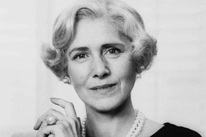 Clare Boothe Luce leta 1963 | Clare Boothe Luce (1903–1987) je bila v mladosti naklonjena politični levici, pozneje pa je postala goreča protikomunistka. Pomembna je tudi za slovensko zgodovino, saj je bila ameriška veleposlanica v Italiji ravno v času tržaške krize 1953–1954 in razdelitve Svobodnega tržaškega ozemlja (STO) z Londonskim sporazumom iz leta 1954. | Foto Guliverimage