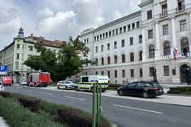 Zaradi grožnje z bombo evakuacija ljubljanskega sodišča #video