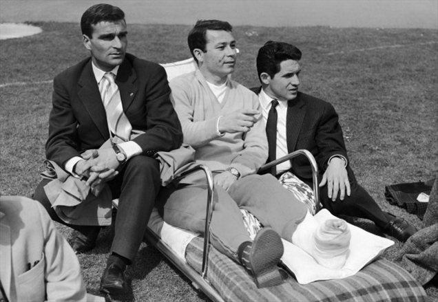 Francoski zvezdniški napadalec Just Fontaine (na sredini) zaradi poškodbe ni zaigral na zaključnem turnirju EP 1960. | Foto: 