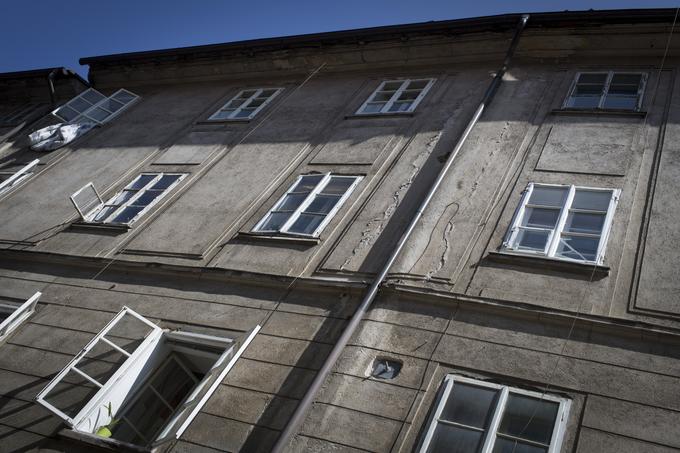 Stanovanje na Križevniški ulici je imelo izhodiščno ceno postavljeno pri 47.600 evrih, prodano pa je bilo za 78.800 evrov.
 | Foto: Bojan Puhek