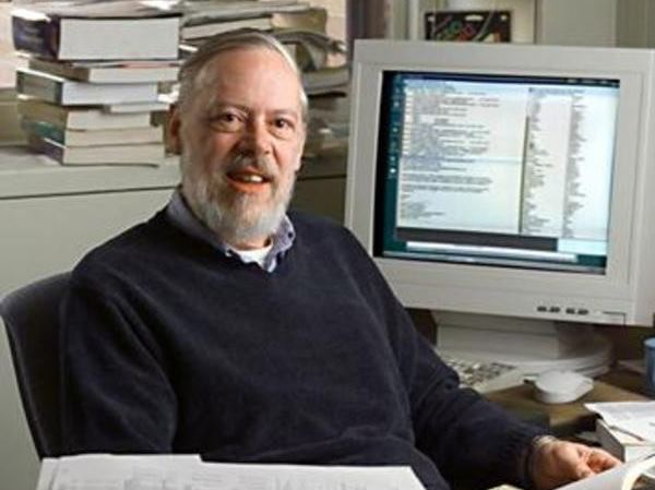 Namesto v glamurozni Silicijevi dolini v Kaliforniji je Dennis Ritchie delal na drugi strani ZDA, v majhni pisarni družbe AT&T Bell v New Jerseyju. | Foto: 
