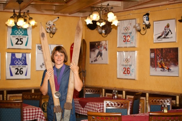 Dovžanova ima v svoji restavraciji olimpijski kotiček, ki je zanimiv tudi za tuje obiskovalce. | Foto: Osebni arhiv
