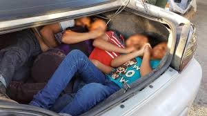 Hudodelska združba je albanske državljane v Slovenijo tihotapila skrite v prtljažniku avtomobila.  | Foto: 