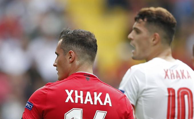 Taulant in Granit Xhaka sta se pomerila že na Euru v Franciji. Švica je premagala Albanijo, tako da se je zmage veselil mlajši brat, član Arsenala. | Foto: Reuters