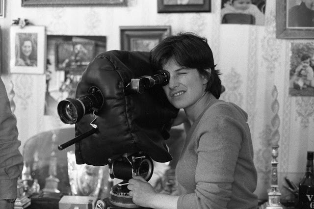 Režiserka Chantal Akerman med snemanjem enega od svojih filmov. | Foto: www.lpafilmfestival.com
