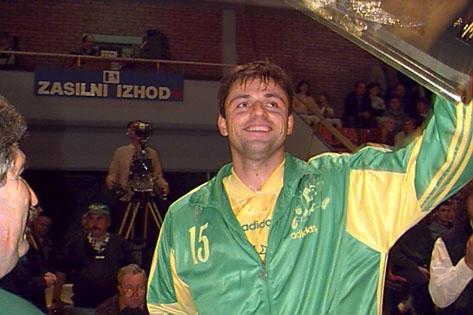S slovensko reprezentanco je bil leta 2000 peti na evropskem prvenstvu in osmi na olimpijskih igrah v Sydneyju. | Foto: 