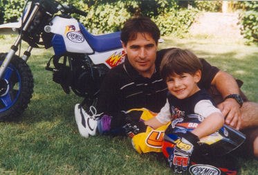 S sinom Alexom, ki je že kot otrok obvladal številne trike na motorju. | Foto: Osebni arhiv