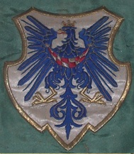 Grb Kranjske s srebrnim ščitom na praporu Društva ljubljanskih ostrostrelcev iz leta 1862 | Foto: arhiv Muzeja in galerij mesta Ljubljane