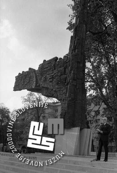 Odkritje Spomenika revolucije leta 1975 | Foto: Svetozar Guček, hrani: MNZS