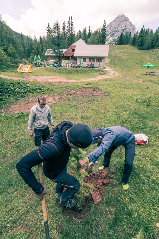 Planinski dom na Zelenici je ena od 72 planinskih koč v slovenskih gorah, ki sodelujejo v izboru za Naj planinsko kočo 2017.  | Foto: Sebastian Plavec