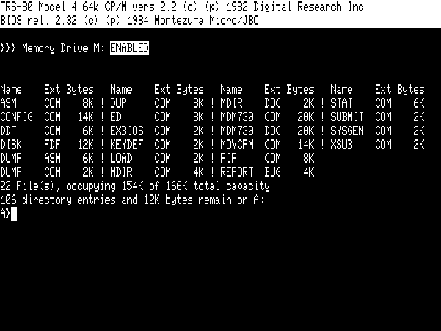 CP/M je eden od mejnikov v razvoju računalništva. Uporabniku je omogočil, da je procesorju namesto v strojnem jeziku (ničle in enice) ukazoval v preprosti angleščini. Zaradi tega je računalnik lahko uporabljal vsakdo, ne le strokovnjaki.  |  Foto: trs-80.com | Foto: 