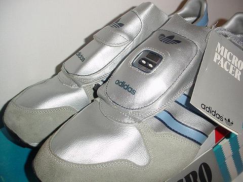 Ker je bil računalnik v jeziku levega čevlja, je bil eden od očitkov supergam Adidas Micropacer tudi ta, da oba čevlja nista enako težka.  | Foto: 