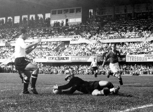 Švicarji so leta 1954 na svojem igrišču na svetovnem prvenstvu nazadnje prišli med najboljših osem. | Foto: Getty Images