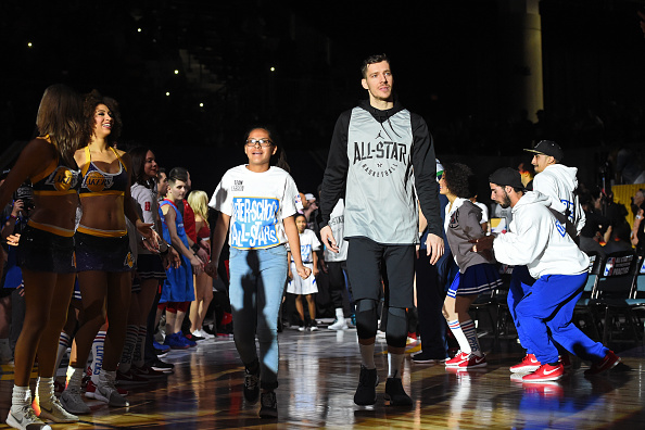 Trenutno poškodovani Goran Dragić, ki je lani postal prvi Slovenec na tekmi zvezd NBA All Star, je tokrat prejel skoraj pol milijona glasov navijačev. | Foto: Getty Images