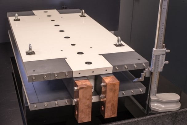 Prvi prototip dipolnega magneta za bodoči trkalnik FCC v raziskovalni organizaciji CERN | Foto: CERN
