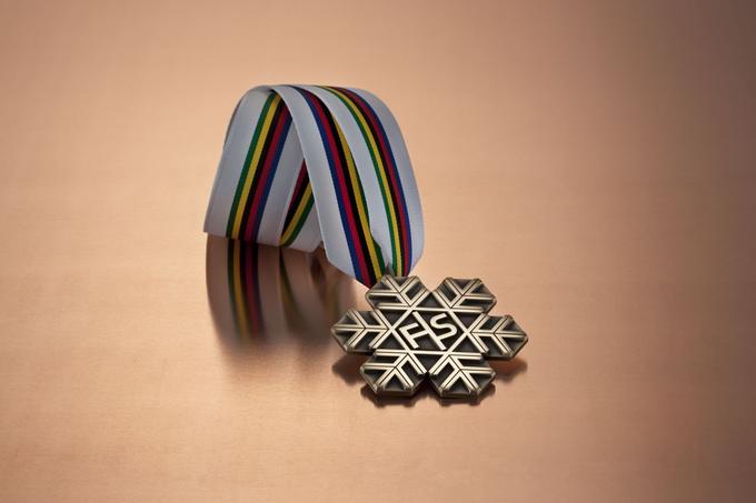Medalje v obliki snežnik izdelujejo v švicarskem podjetju Huguenin.  | Foto: 