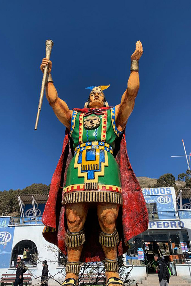 Perujci imajo spoštljiv odnos do inkovske kulture, številni še danes častijo njihove simbole.  | Foto: Rajko Gerič