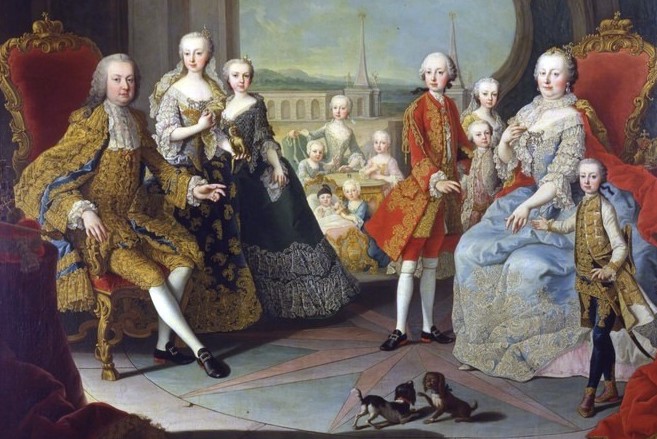 Na sliki iz leta 1754 je cesarica Marija Terezija s svojo družino. Med letoma 1737 in 1756 je rodila 16 otrok, od katerih so trije umrli že kot dojenčki. Med letoma 1761 in 1767 so v njeni družini udarile črne koze in vzele življenje njenih treh otrok in dveh snah. Zato se je po letu 1767 skupaj s svojim sinom Jožefom (cesar Jožef II.) začela mrzlično ukvarjati z iskanjem cepiva proti črnim kozam. | Foto: Thomas Hilmes/Wikimedia Commons