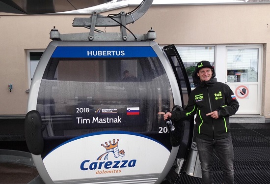 Tim Mastnak pred gondolo, ki od leta 2018 nosi njegovo ime.  | Foto: Sloski Snowboard
