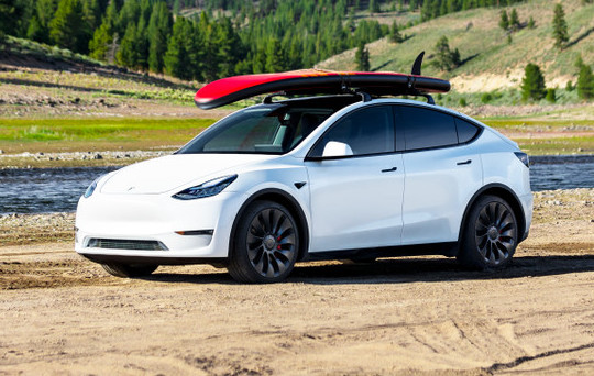Teslin model 3 vodi v prodaji električnih avtomobilov tako v Evropi kot v Sloveniji, že letos predvidoma na trg prihaja tudi model Y (na fotografiji). | Foto: Tesla