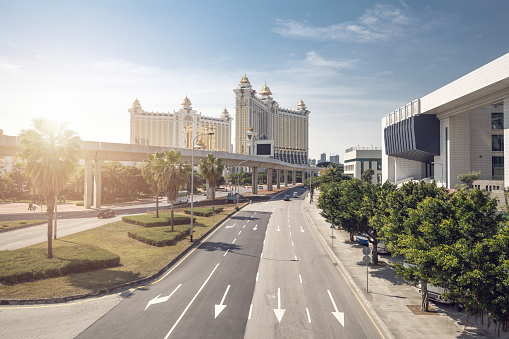 Največja igralnica v Macau Galaxy Cotai Mega Resort ima 2.000 sob za goste, 50 restavracij, 450 igralnih miz in tisoč igralnih avtomatov. | Foto: Getty Images