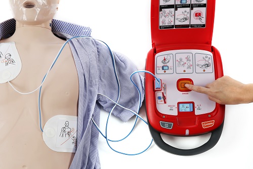 Defibrilatorji podjetja Medicum samodejno opravijo testiranje vseh komponent v aparatu in s tem zagotavljajo najvišjo mogočo varnost ob uporabi. | Foto: 