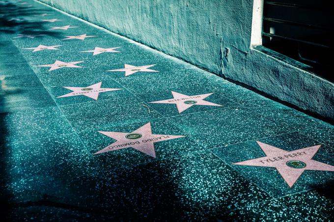 Hollywoodsko alejo slavnih sestavlja 2.500 peterokrakih zvezd, vdelanih v tlakovce pločnikov, v dolžini 2,1 kilometra. | Foto: Pexels