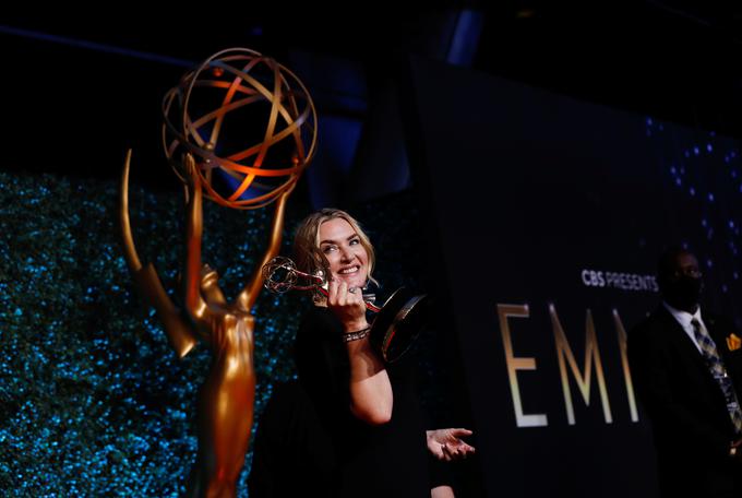 Kate Winslet z emmyjem za najboljšo glavno igralko v omejeni seriji | Foto: Reuters