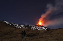 Vulkan Etna znova bruha pepel; zaprli letališče