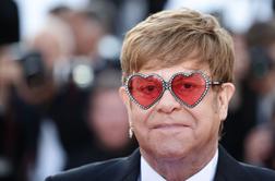 Elton John v hudih bolečinah: Vse težje se premikam