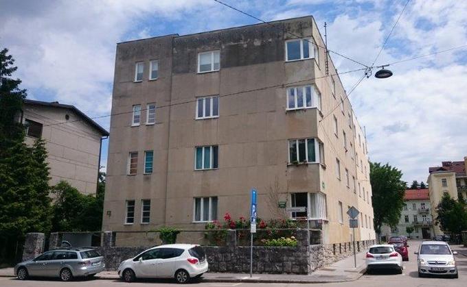 Hiša Šahovnica je bila prva najemna meščanska stanovanjska zgradba v Ljubljani. Njen arhitekt je Josip Costaperaria.  | Foto: JSS MOL