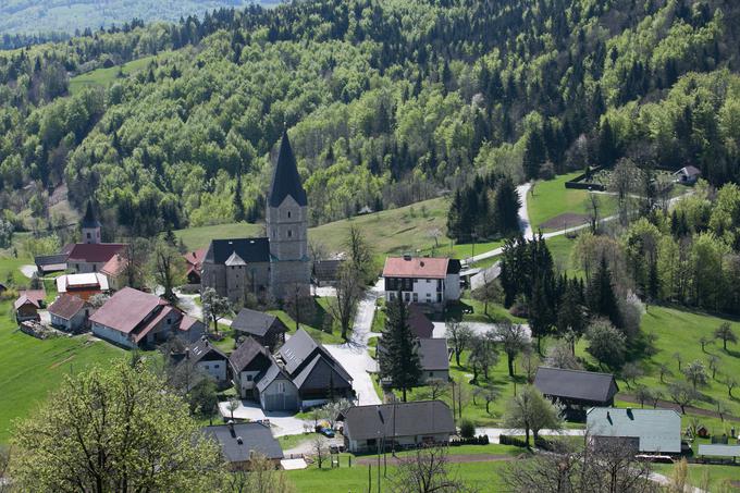 Pravi razlog za obisk Svetine nad Štorami: laskavi naziv najlepše slovenske gorske vasice. | Foto: Klemen Korenjak
