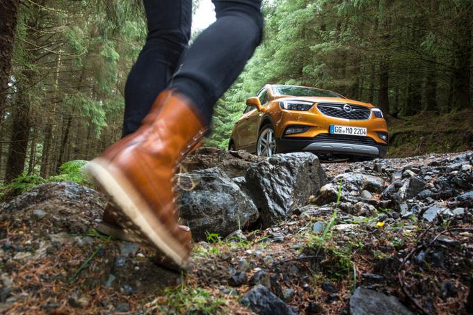 Opel Mokka X se zelo rada prelevi v pustolovski terenec. S štirkolesnim pogonom nobena pot ni nedosegljiva. | Foto: 