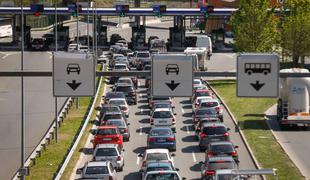 Gneča na meji: vozniki za vstop v državo čakajo več kot dve uri