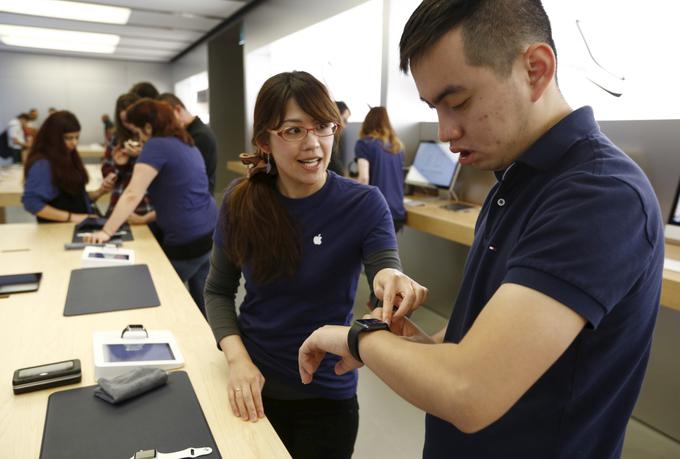 "Napredovanje na boljše delovno mesto znotraj Apple Store oziroma podpis ugodnejše pogodbe o zaposlitvi je blizu nemogočega. Če si v Apple Store zaposlen za polovični delovni čas, kar nas je (bila) večina, lahko pozabiš, da boš kdaj napredoval do zaposlitve za polni delovni čas. Prodajalce, ki se jim to zgodi, lahko preštejemo na prste ene roke." | Foto: 