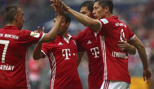 Bayern prejel prvi zadetek v sezoni, Bezjak le nemočno opazoval šov Borussie