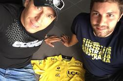 Chris Froome je rumeno majico s francoskega Toura podaril za slovenske otroke