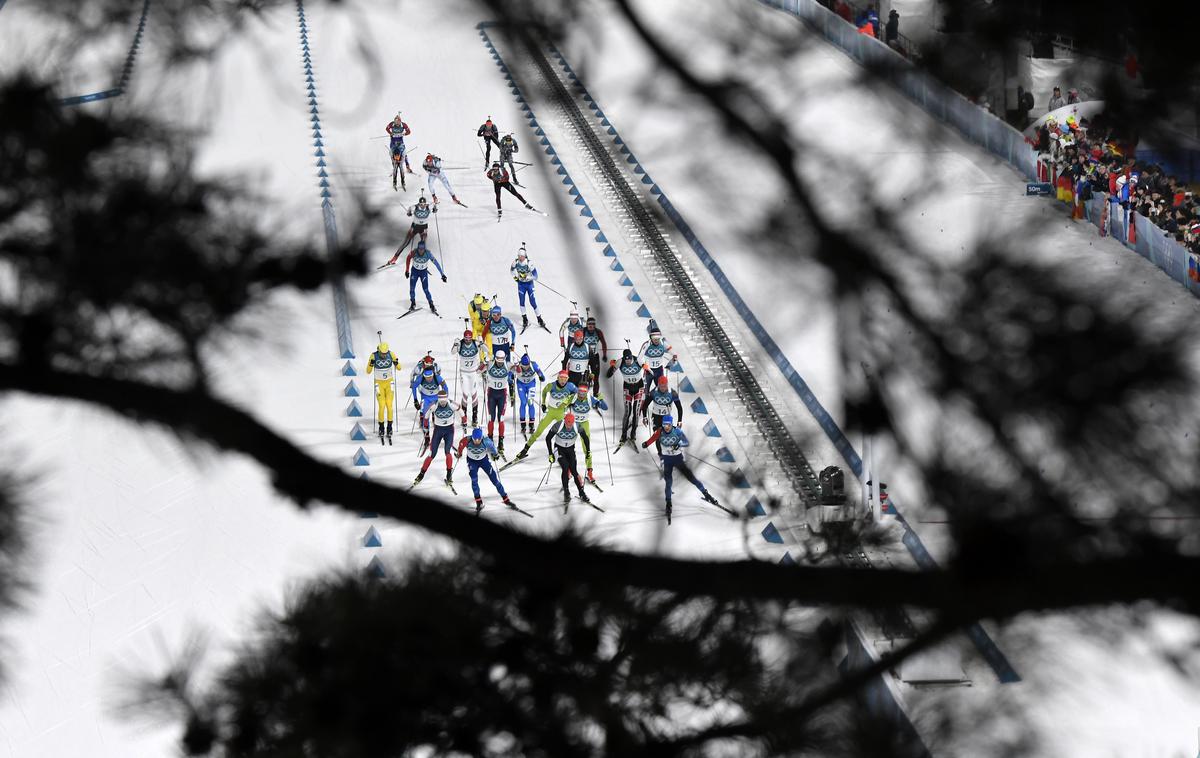 biatlon skupinski štart | V Rusiji treti sezone ne bo biatlonskih tekem. | Foto Reuters